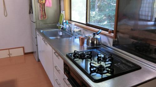 Kuchyň nebo kuchyňský kout v ubytování Studio Uha - Vacation STAY 78874v