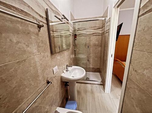 a small bathroom with a sink and a mirror at Afficamere Mattia Mottola 1 in Fiumicino