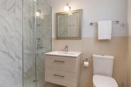 Ένα μπάνιο στο Korifi Suites - JR Villas Adults Only