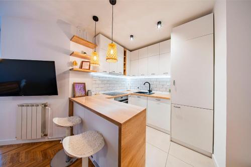 Zagreb 194 - 2 Bedrooms - Parking - Loggia - New - Apartment - Flexible Keybox Entry - Modern - Monthly Rent - WiFi