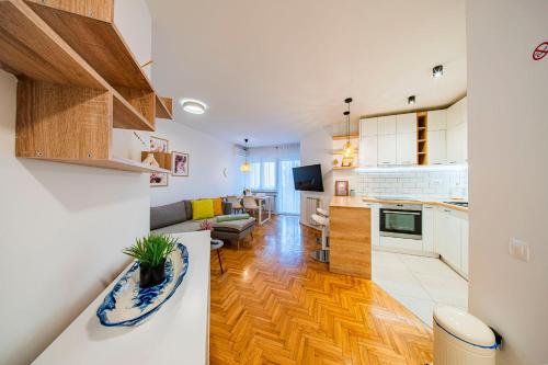 Zagreb 194 - 2 Bedrooms - Parking - Loggia - New - Apartment - Flexible Keybox Entry - Modern - Monthly Rent - WiFi