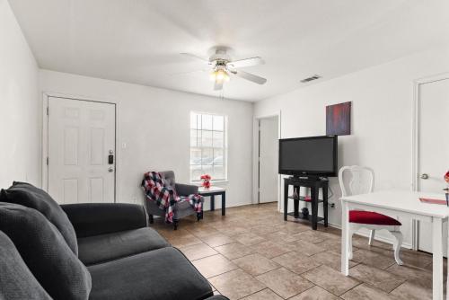 Φωτογραφία από το άλμπουμ του 2B1B condo mins from Ft Hood & Town σε Killeen