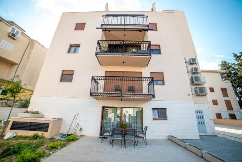 LIL apartment Split center,free parking