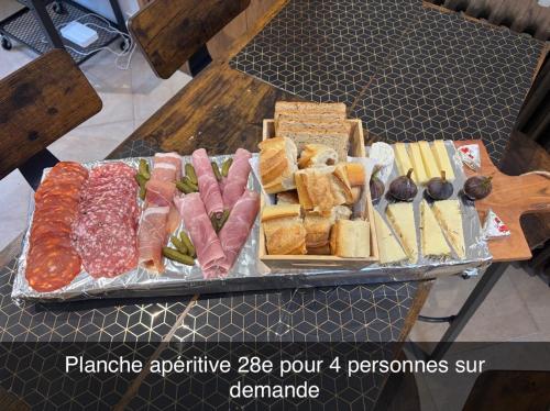 a tray of different types of food on a table at Le magnolia 