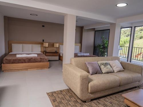 Ένα ή περισσότερα κρεβάτια σε δωμάτιο στο Sky Luxe Rural House