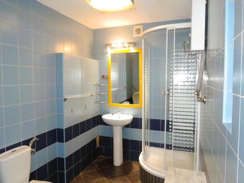 Ένα μπάνιο στο Holiday Home in Sulomino with Private Beach