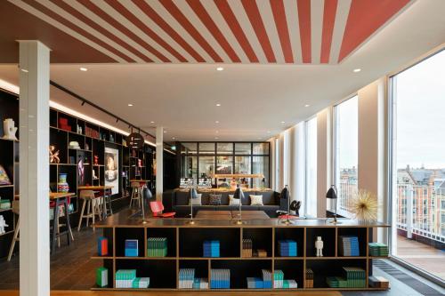 a living room with a red and white striped ceiling at citizenM Copenhagen Radhuspladsen in Copenhagen