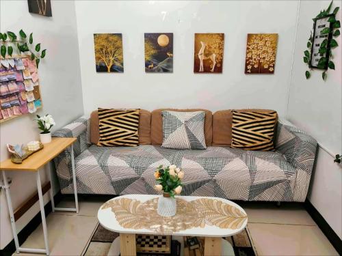 Χώρος καθιστικού στο Staycation at Brgy Cupang