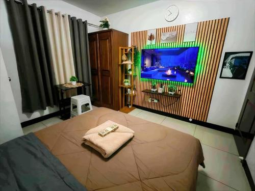 Μια τηλεόραση ή/και κέντρο ψυχαγωγίας στο Staycation at Brgy Cupang