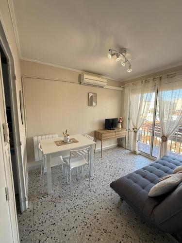T2 à Canet Plage, Climatisation, Balcon, 50 m de la Plage