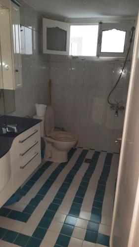 Phòng tắm tại شقة في بني بوعياش