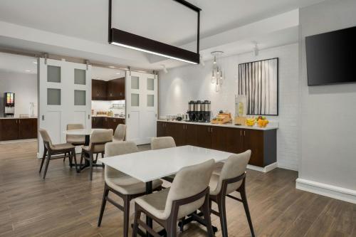 Kuchyň nebo kuchyňský kout v ubytování Residence Inn by Marriott Atlanta Peachtree City