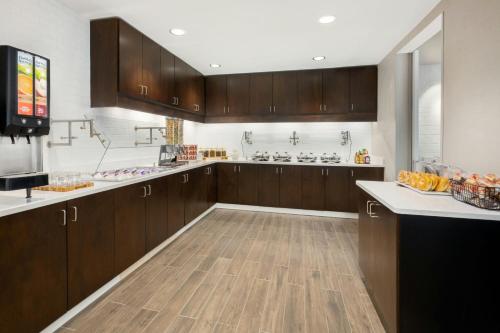 Kuchyň nebo kuchyňský kout v ubytování Residence Inn by Marriott Atlanta Peachtree City