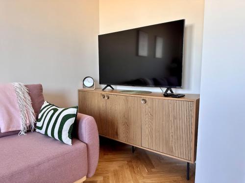 Μια τηλεόραση ή/και κέντρο ψυχαγωγίας στο NookLite Studio near Belgrade Arena