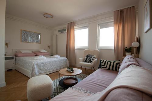 Ένα ή περισσότερα κρεβάτια σε δωμάτιο στο NookLite Studio near Belgrade Arena