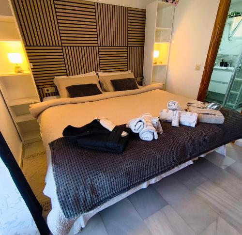 Ένα ή περισσότερα κρεβάτια σε δωμάτιο στο Paraíso del mar-Chalet privado con piscina propia y vista al mar cerca de la playa