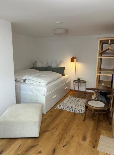 Ένα ή περισσότερα κρεβάτια σε δωμάτιο στο Wohlfühlen & Entdecken in der barocken Altstadt