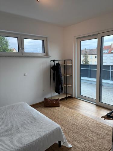 Postel nebo postele na pokoji v ubytování Zentral gelegenes Design-Loft für höchste Ansprüche