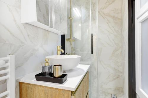 High end Parisian 3 room apartment 10th arrondissement