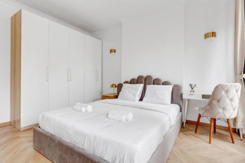 High end Parisian 3 room apartment 10th arrondissement