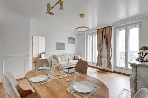 High end Parisian 3 room apartment 10th arrondissement