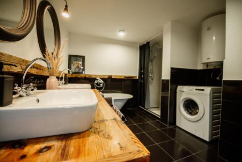 Ένα μπάνιο στο Forest Hill kuća za odmor na Zlataru