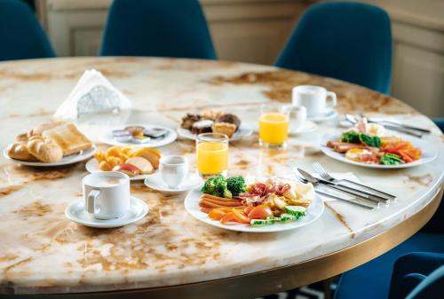 Jídlo v hotelu nebo okolí