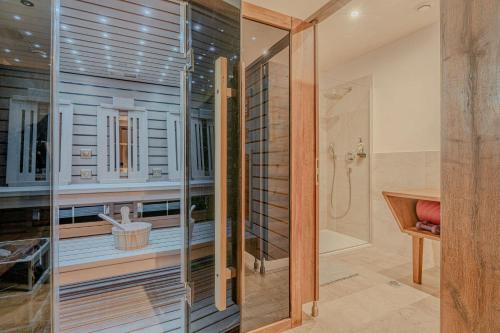 Ένα μπάνιο στο Luxury Chalet Martin