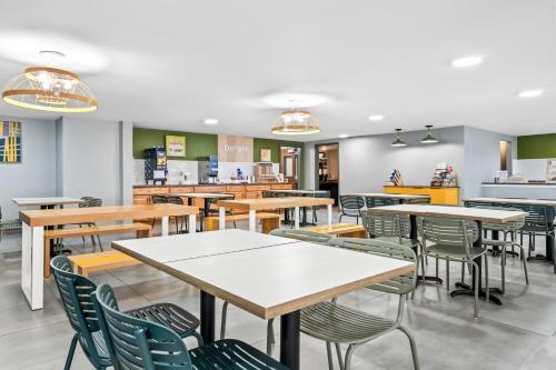 Εστιατόριο ή άλλο μέρος για φαγητό στο Spark by Hilton Portland Airport Maine Mall