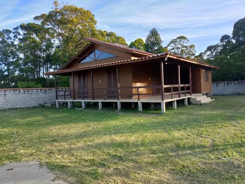 Το κτήριο όπου στεγάζεται  η παραθεριστική κατοικία