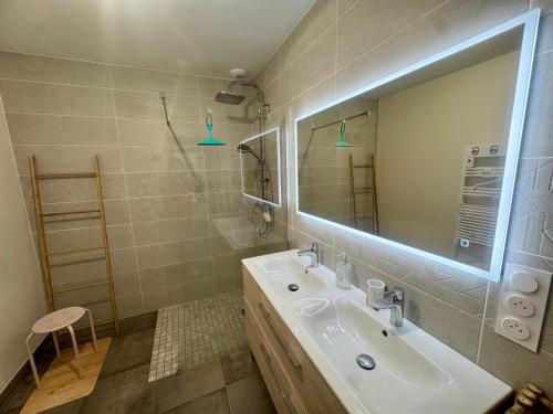 Et badeværelse på Le Nid de l'Etier, 4 chambres