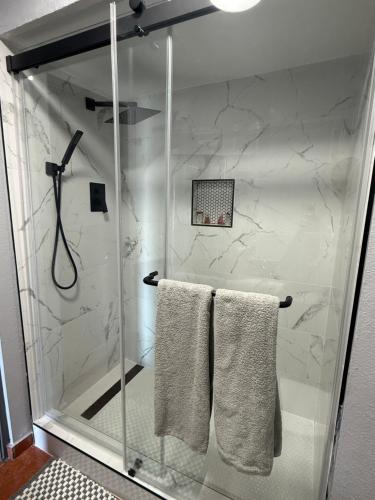 Un baño de Rawls Motel Near Phoenix Airport