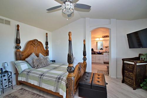 En eller flere senge i et værelse på Cozy & Stylish