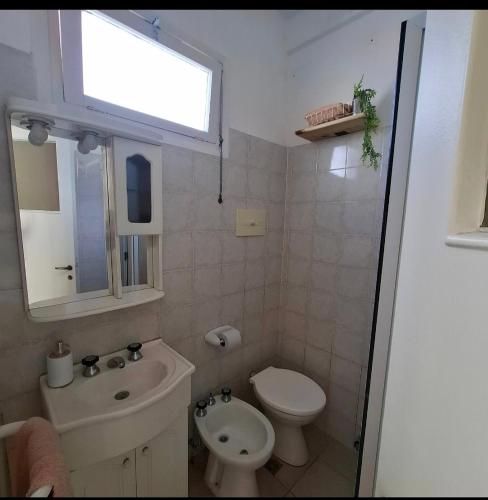 a small bathroom with a toilet and a sink at Little Bolivar in Mar del Plata