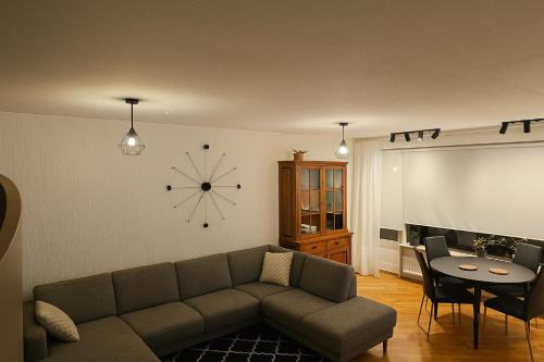 Posezení v ubytování Cozy apartment in Akranes, Iceland