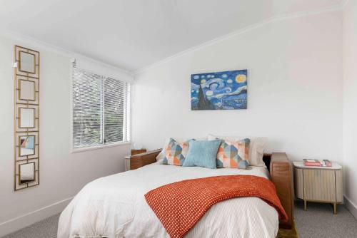 Postel nebo postele na pokoji v ubytování The Golden Key Henley Beach