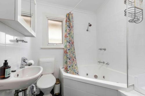 Koupelna v ubytování The Golden Key Henley Beach