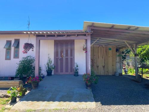 a house with a purple door and a porch at Igrejinha RS in Igrejinha