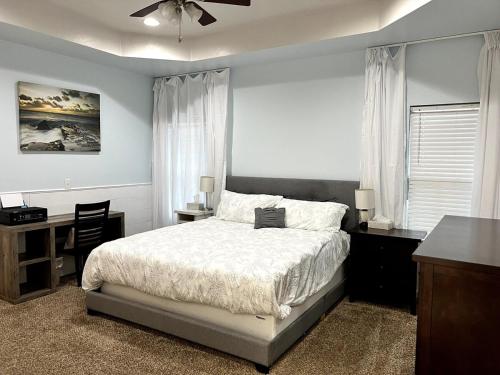 Ένα ή περισσότερα κρεβάτια σε δωμάτιο στο The Stillwater Cottage