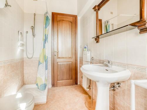 Koupelna v ubytování Holiday Home in Citerna near Castello Bufalini