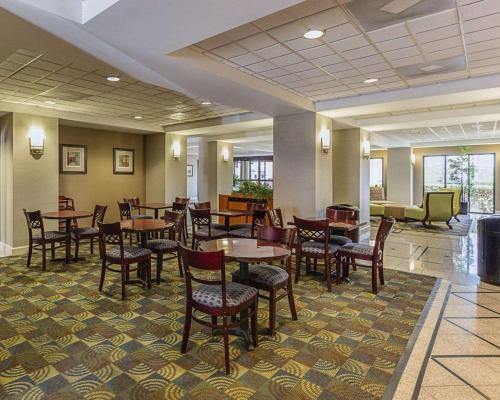 a restaurant with tables and chairs in a room at Comfort Inn Southwest Fwy at Westpark in Houston