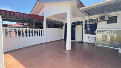 En balkon eller terrasse på Senawang Matahari height Best Location