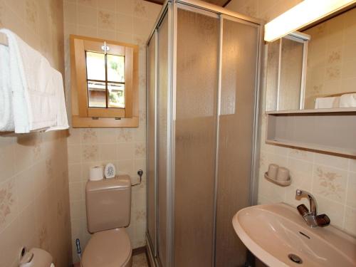 Koupelna v ubytování Chalet in Alps near Ski Slopes