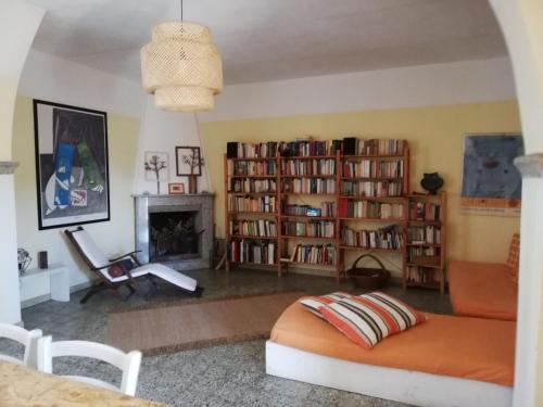 Η βιβλιοθήκη της παραθεριστικής κατοικίας