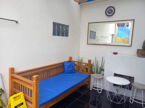 Ένα ή περισσότερα κρεβάτια σε δωμάτιο στο rumah keboon