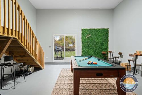 Biliár nebo kulečník v ubytování Lake Geneva Family House Pool Table Fireplace and Sleeps 10