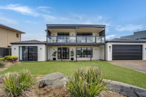 an image of a house with a garage at 32 Hargreaves-Linen Included-Pets Negotiable-Wi-Fi in Middleton