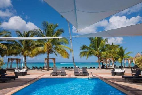 Loft short walk to the beach and restaurant