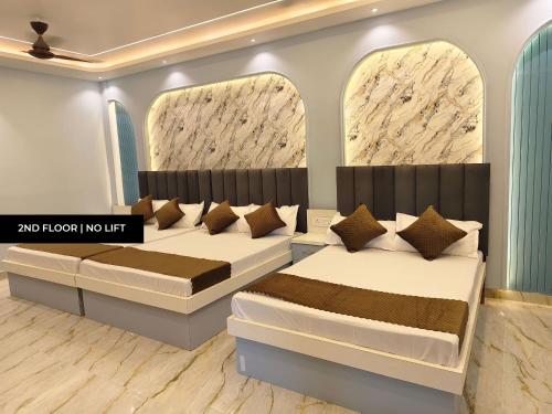 Postel nebo postele na pokoji v ubytování Luvkush Inn A Premium Homestay