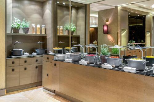 Jídlo v hotelu nebo okolí